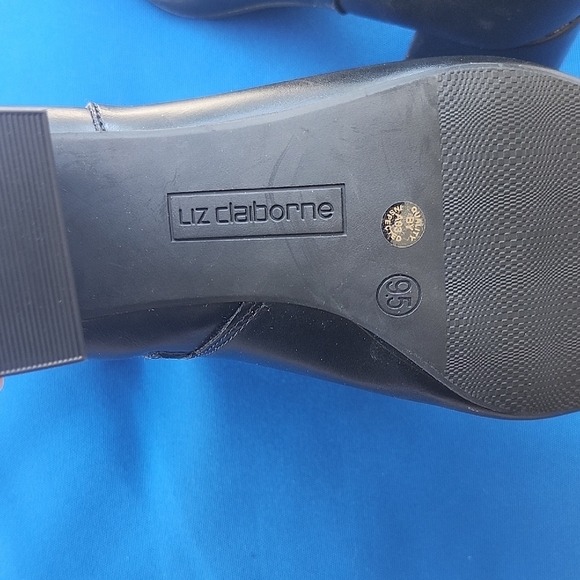 NWOT Liz Claiborne Classic Black Ankle Booties with Chunky Heel - Picture 5 of 8